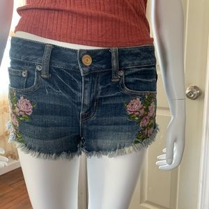 American eagle outfitters floral shorts in excellent condition
